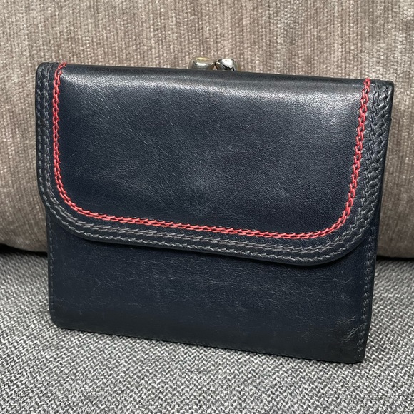 Gucci Handbags - Rare! Gucci Vintage Bifold Wallet w/ Contrast Stitching Detail